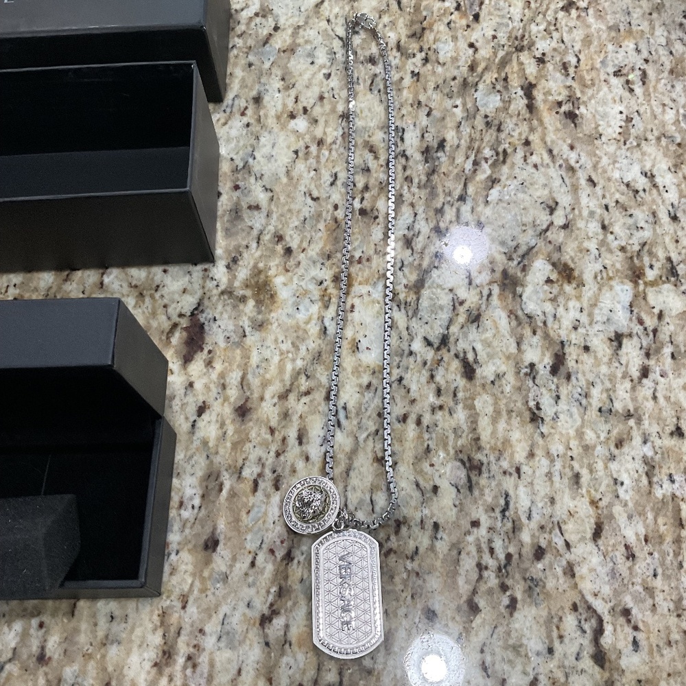Versace  DG14698 DJMS CHAIN AND DOG TAG W/Medusa Very rare White Gold/SS LOOK